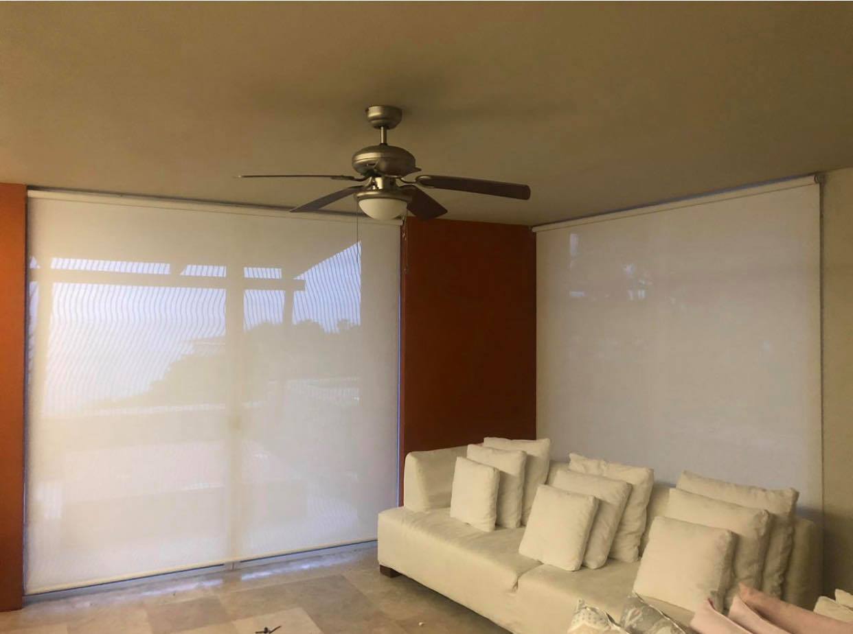 Patio con persianas enrollables